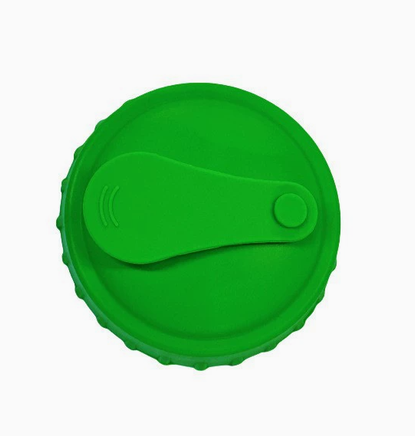 Green silicone can lid with leak-proof flip-top seal. Waterproof and flexible for sealing soda cans and preserving carbonation.
