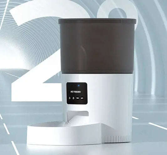 Automatic cat feeder with camera for smart pet care